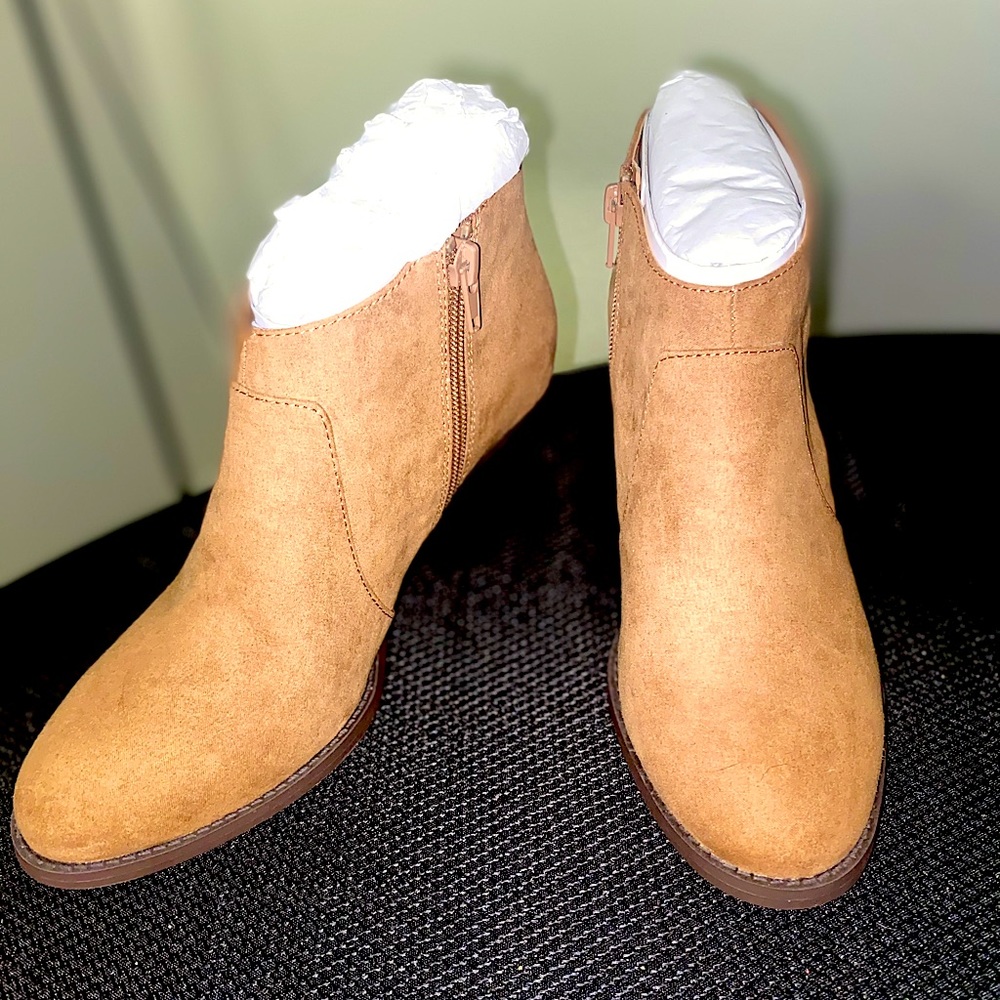Cute brown ankle booties!